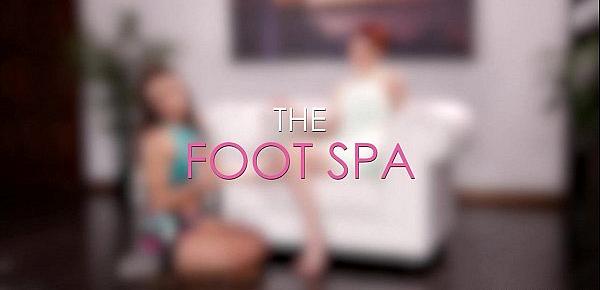  Bree Daniels does foot massage on Celeste Star - Fantasy Massage